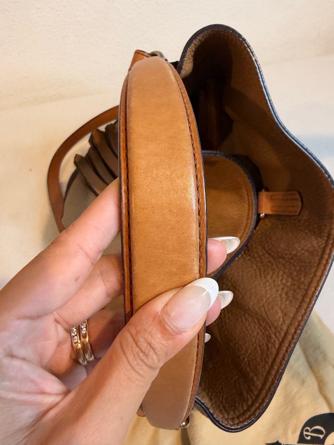 Burberty Ashby Bucket Messenger
