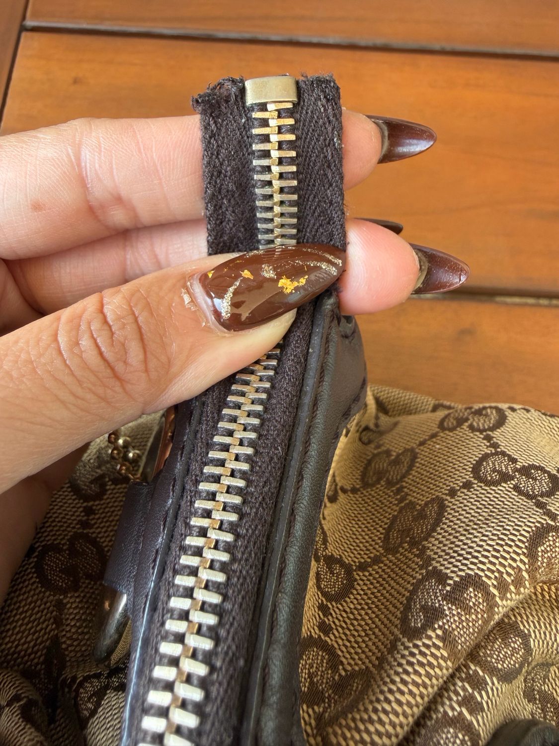 Gucci Sukey Medium Convertible Crossbody Messenger Sling