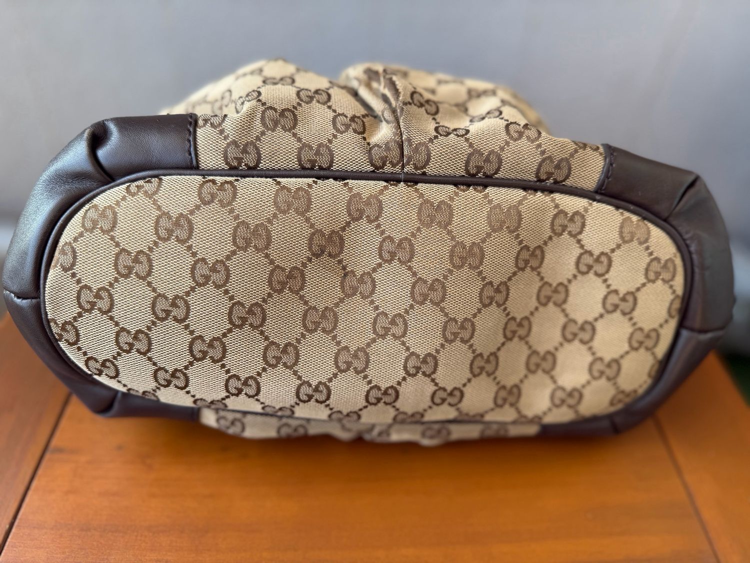Gucci Sukey Medium Convertible Crossbody Messenger Sling