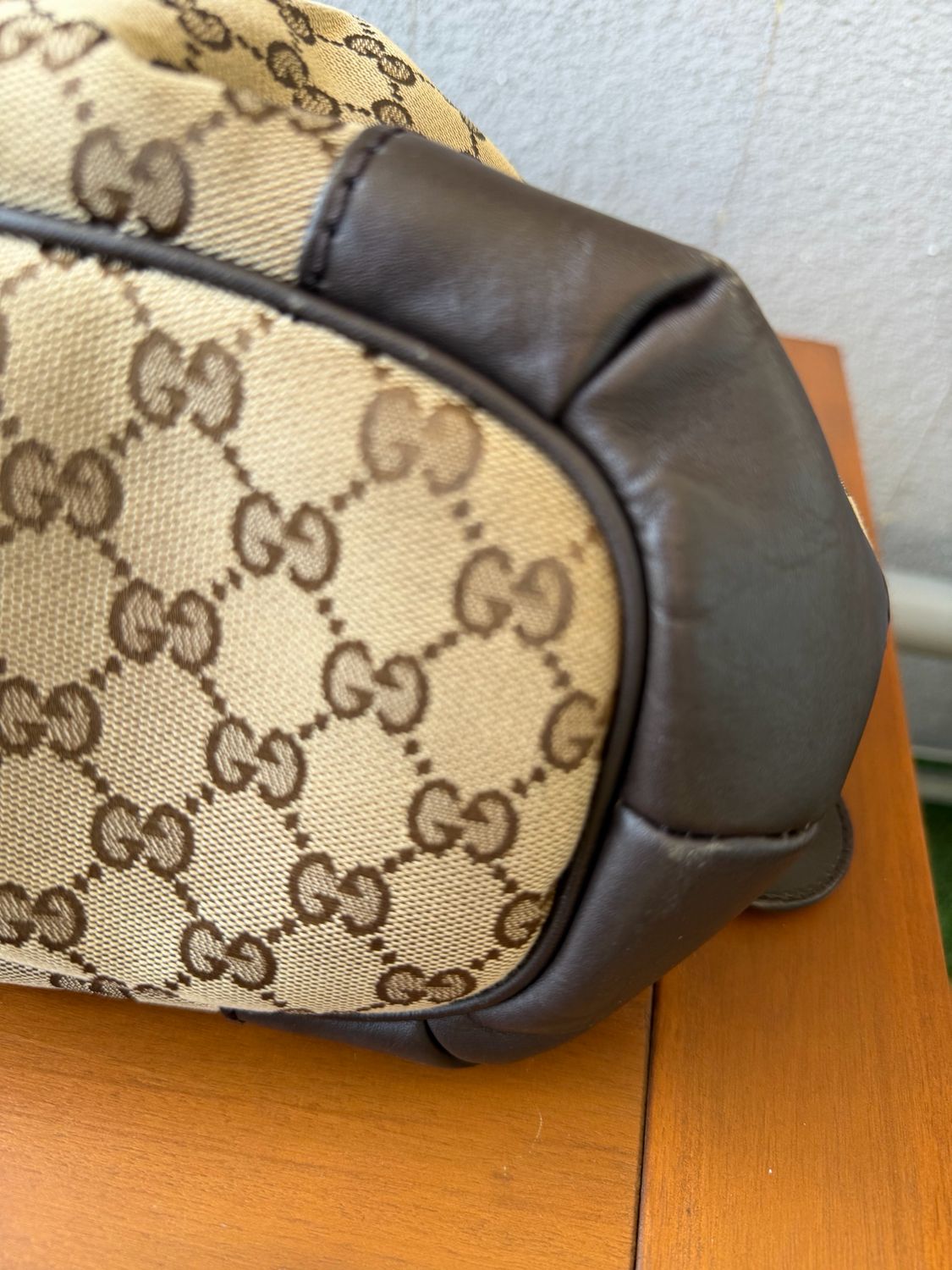 Gucci Sukey Medium Convertible Crossbody Messenger Sling
