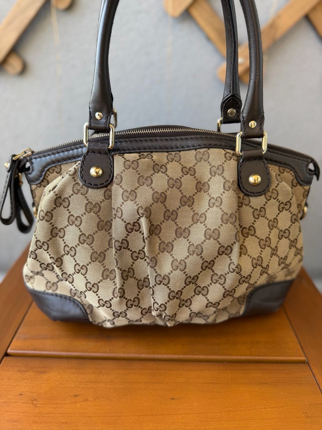 Gucci Sukey Medium Convertible Crossbody Messenger Sling