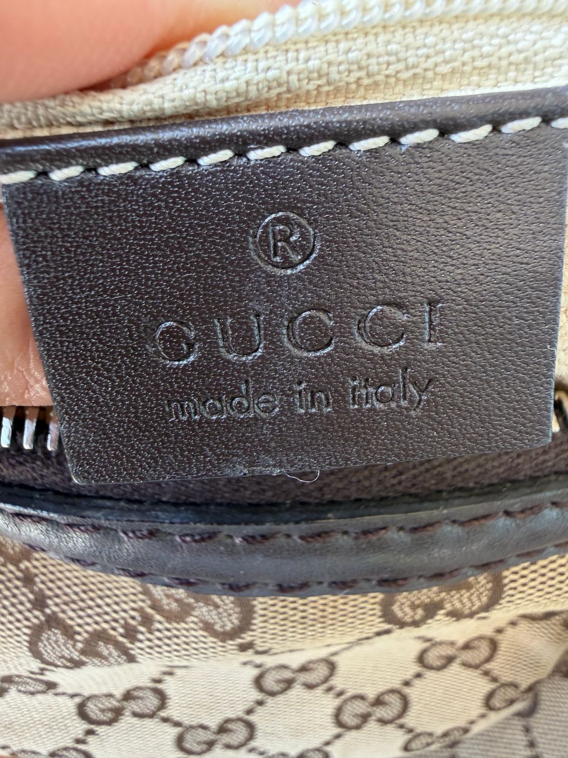 Gucci Sukey Medium Convertible Crossbody Messenger Sling