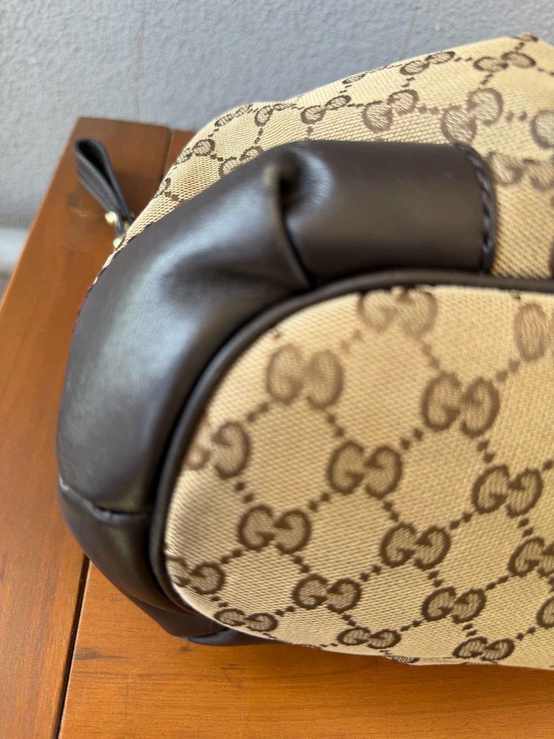 Gucci Sukey Medium Convertible Crossbody Messenger Sling