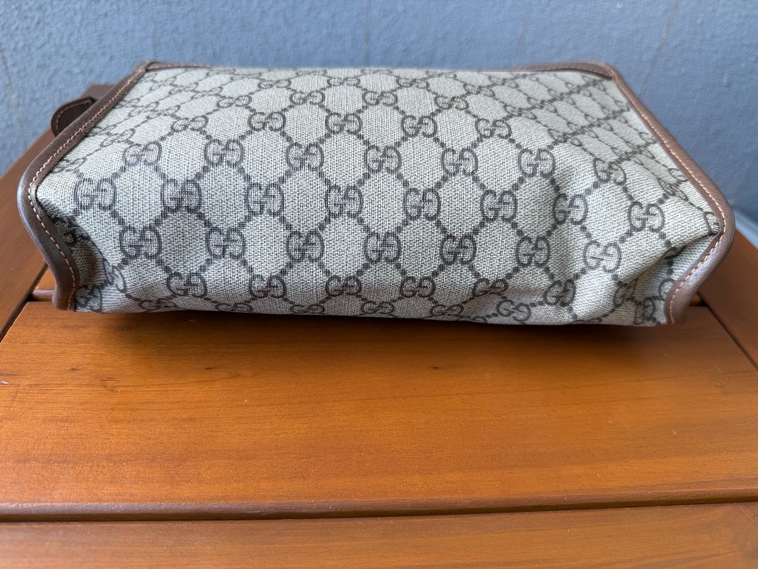 Gucci Supreme Vintage Clutch Zipper Pouch
