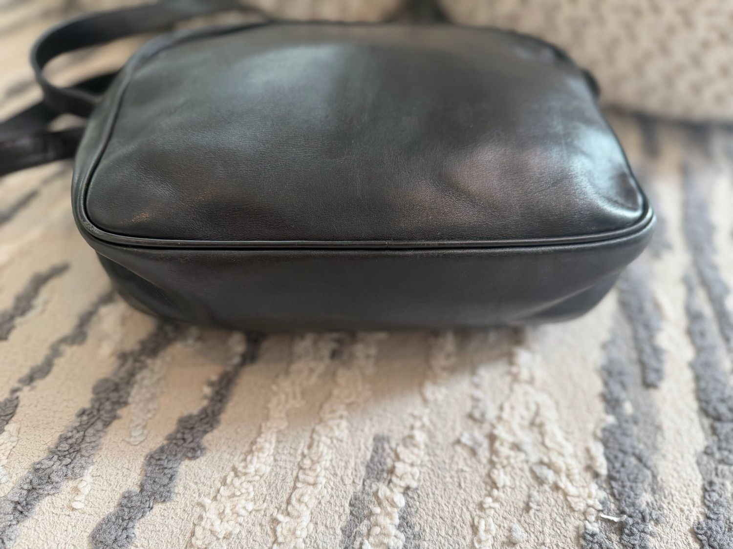 Gucci Vintage Camera Bag Crossbody Messenger Suede/Leather Black