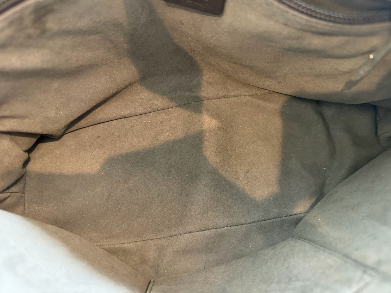 Gucci Monogram Supreme Tote Crossbody Messeger