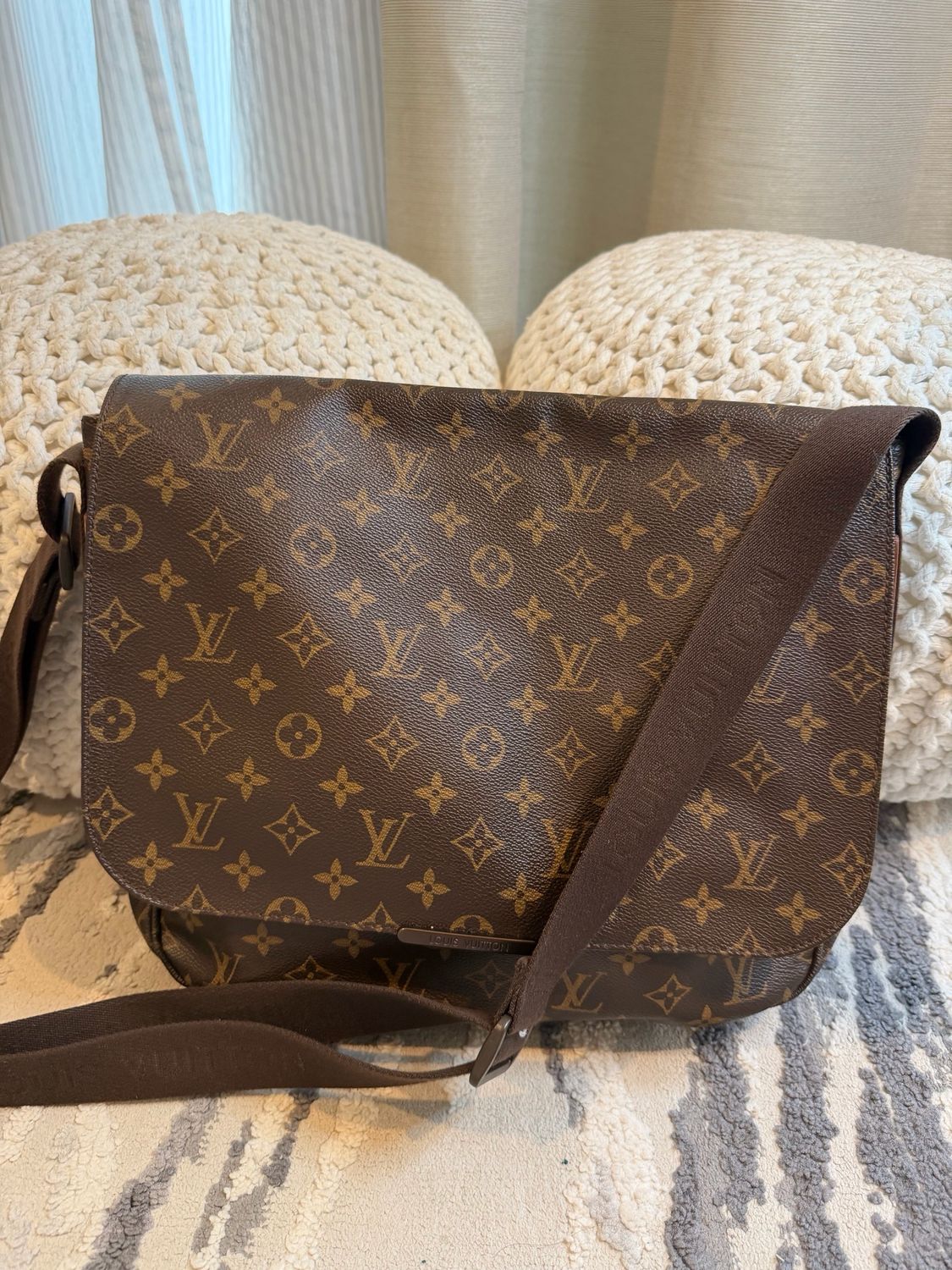 Louis Vuitton Monogram Beaubourg Mm Messenger Crossbody