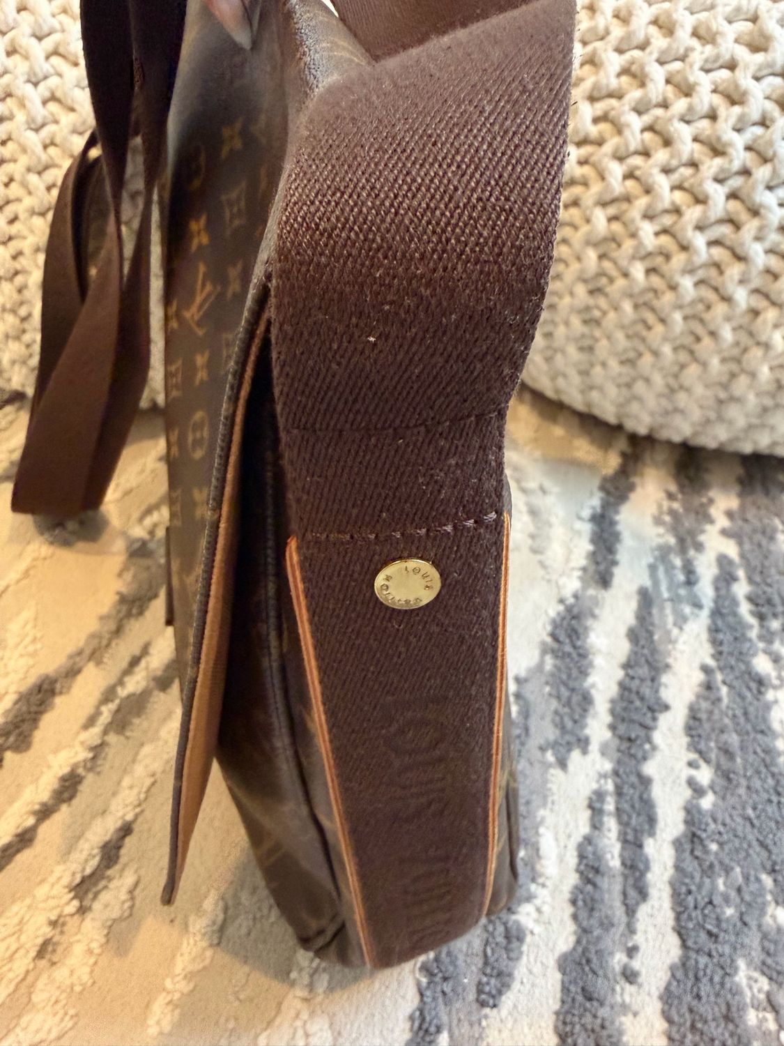 Louis Vuitton Monogram Beaubourg Mm Messenger Crossbody