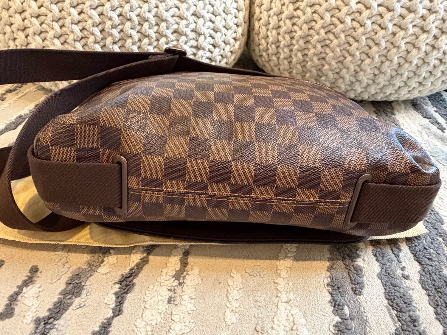 Louis Vuitton Damier Ebene Brooklyn Mm Messenger Crossbody