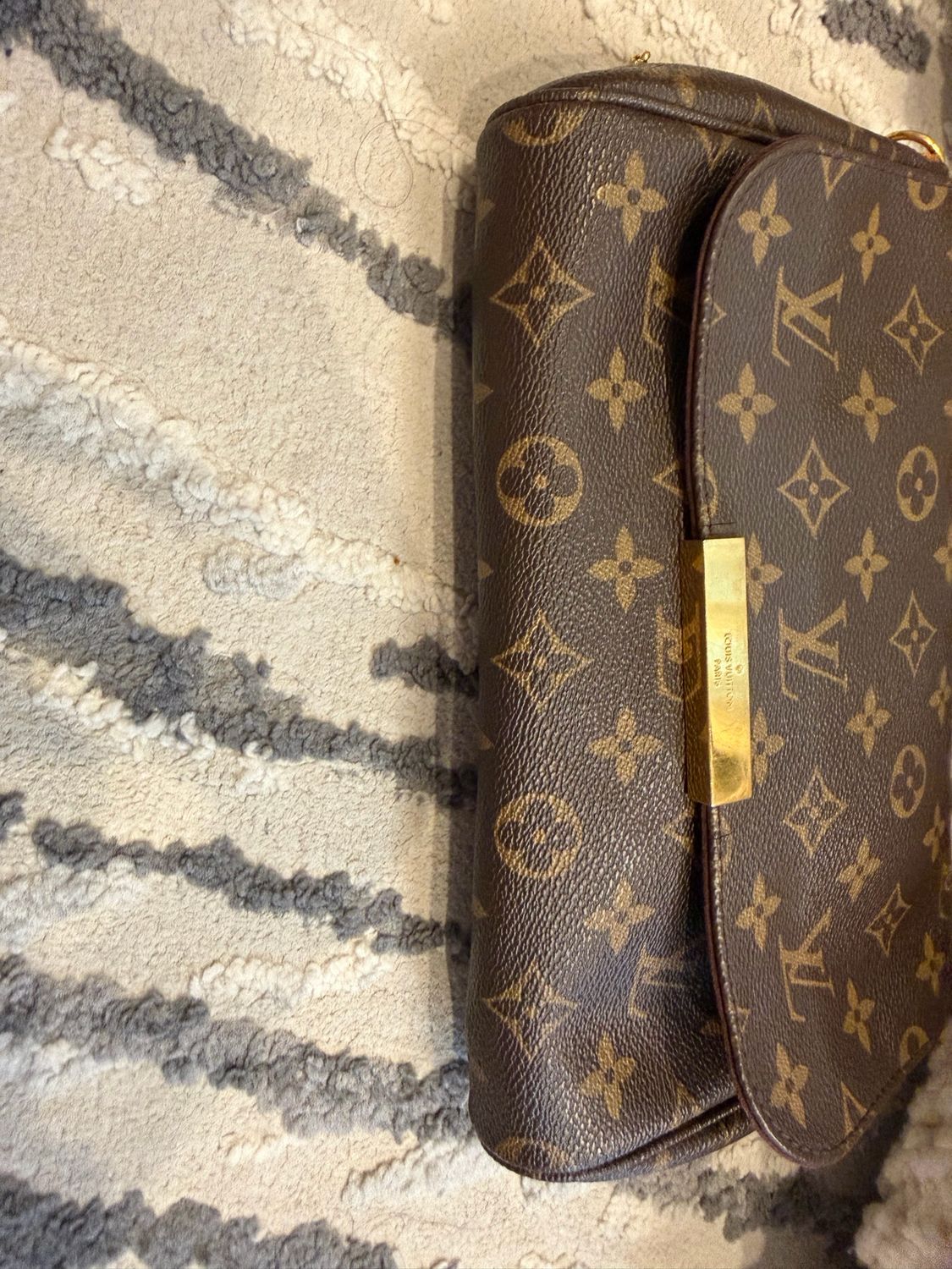 Louis Vuitton Monogram Favorite Mm Shoulder Clutch