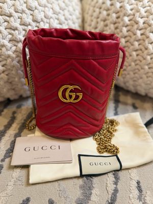 Gucci Marmont Matelasse Mini Bucket Crossbody Messenger Red