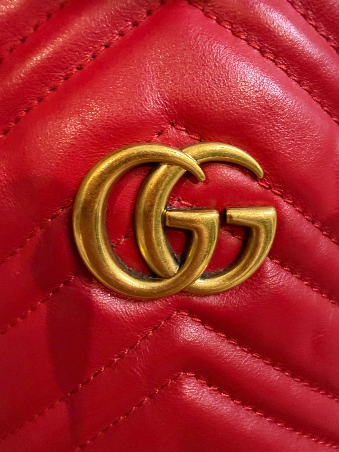 Gucci Marmont Matelasse Mini Bucket Crossbody Messenger Red