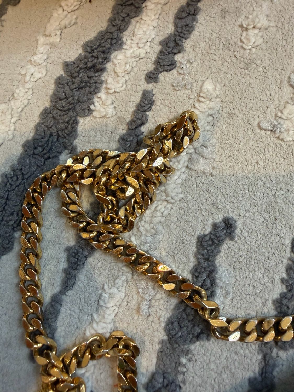 Gucci Blondie Pebbled Black Leather Chain Sling 