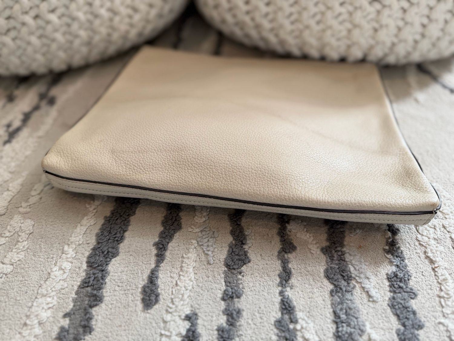 Gucci Clutch Leather Zip Pouch 