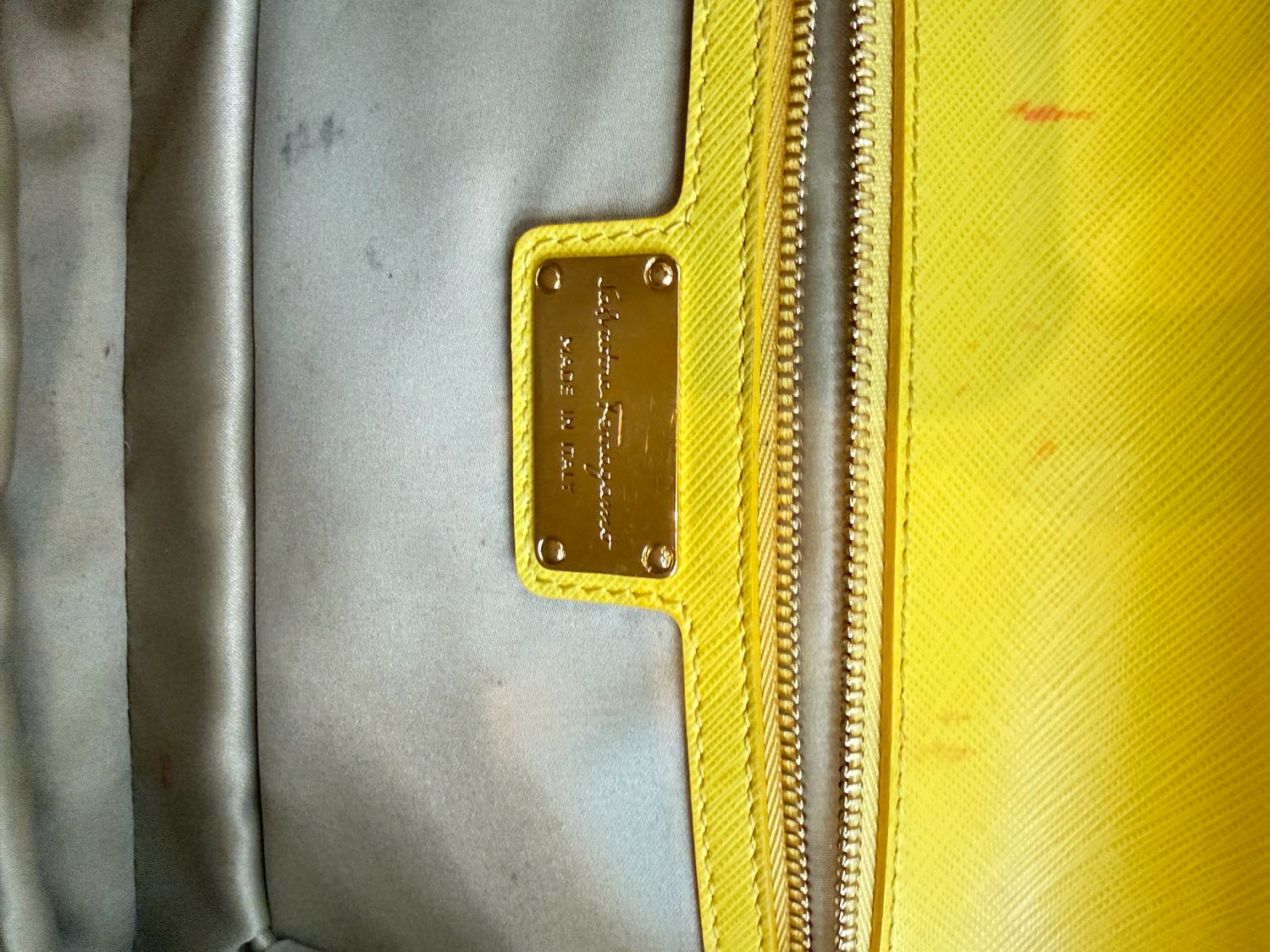 Salvatorre Ferragamo Vara Bow Crossbody Messenger