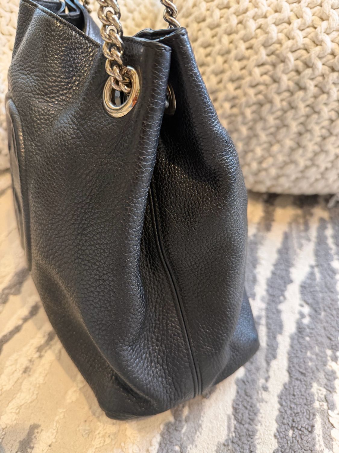 Gucci Soho Pebbled Leather Black Calfakin Medium Chain Tote