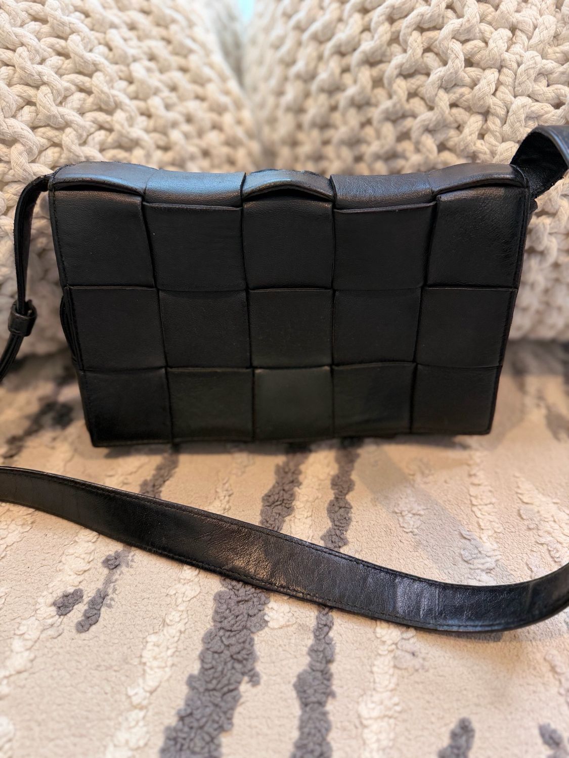 Bottega Veneta Cassette Medium Crossbody Intreciatto Messenger Black