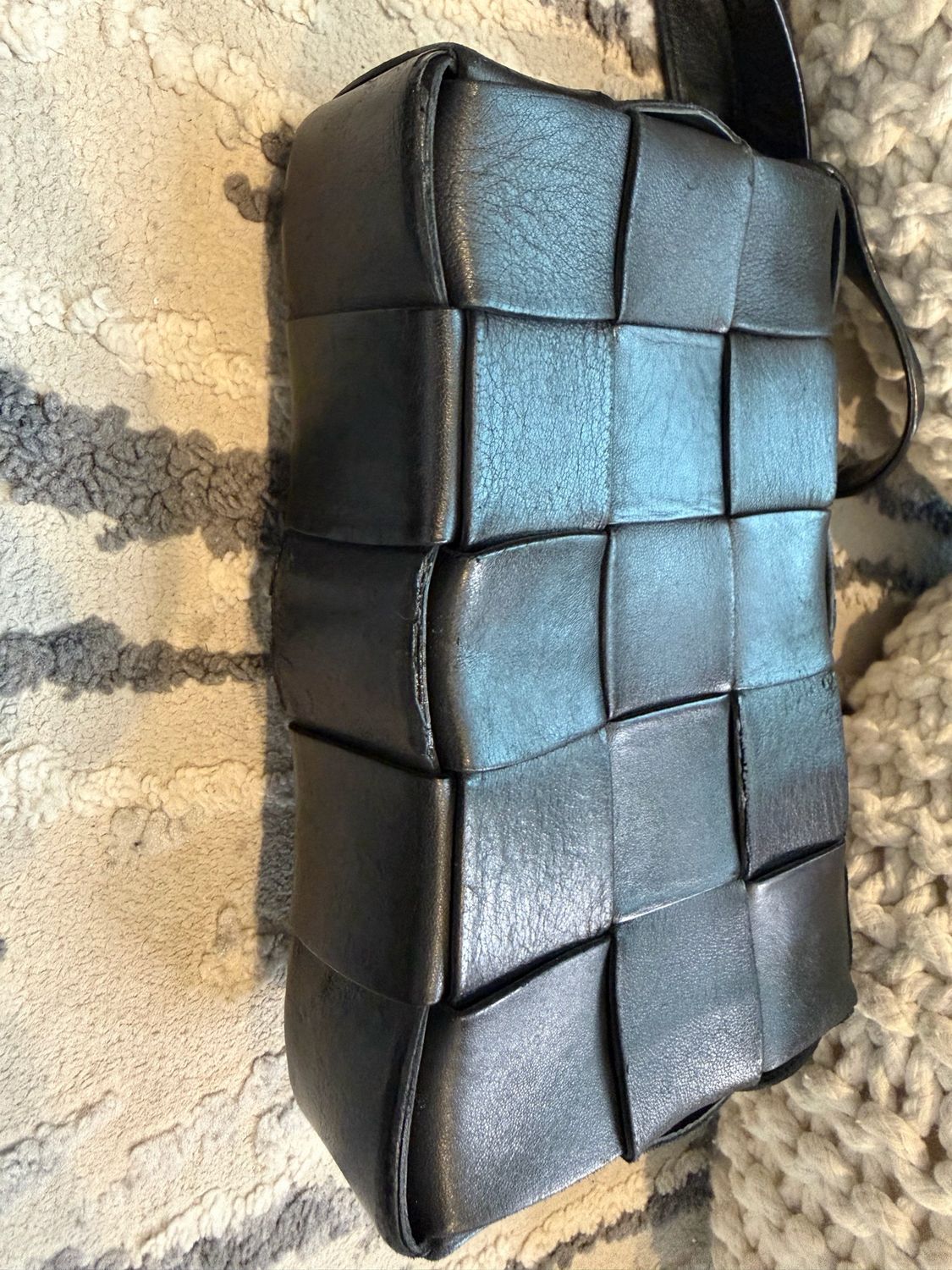 Bottega Veneta Cassette Medium Crossbody Intreciatto Messenger Black