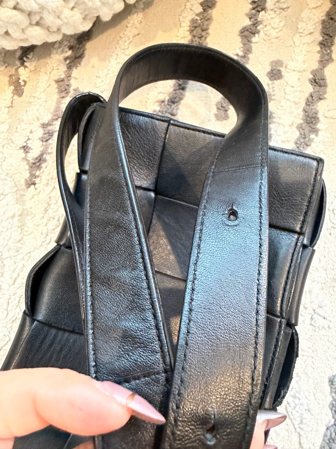 Bottega Veneta Cassette Medium Crossbody Intreciatto Messenger Black