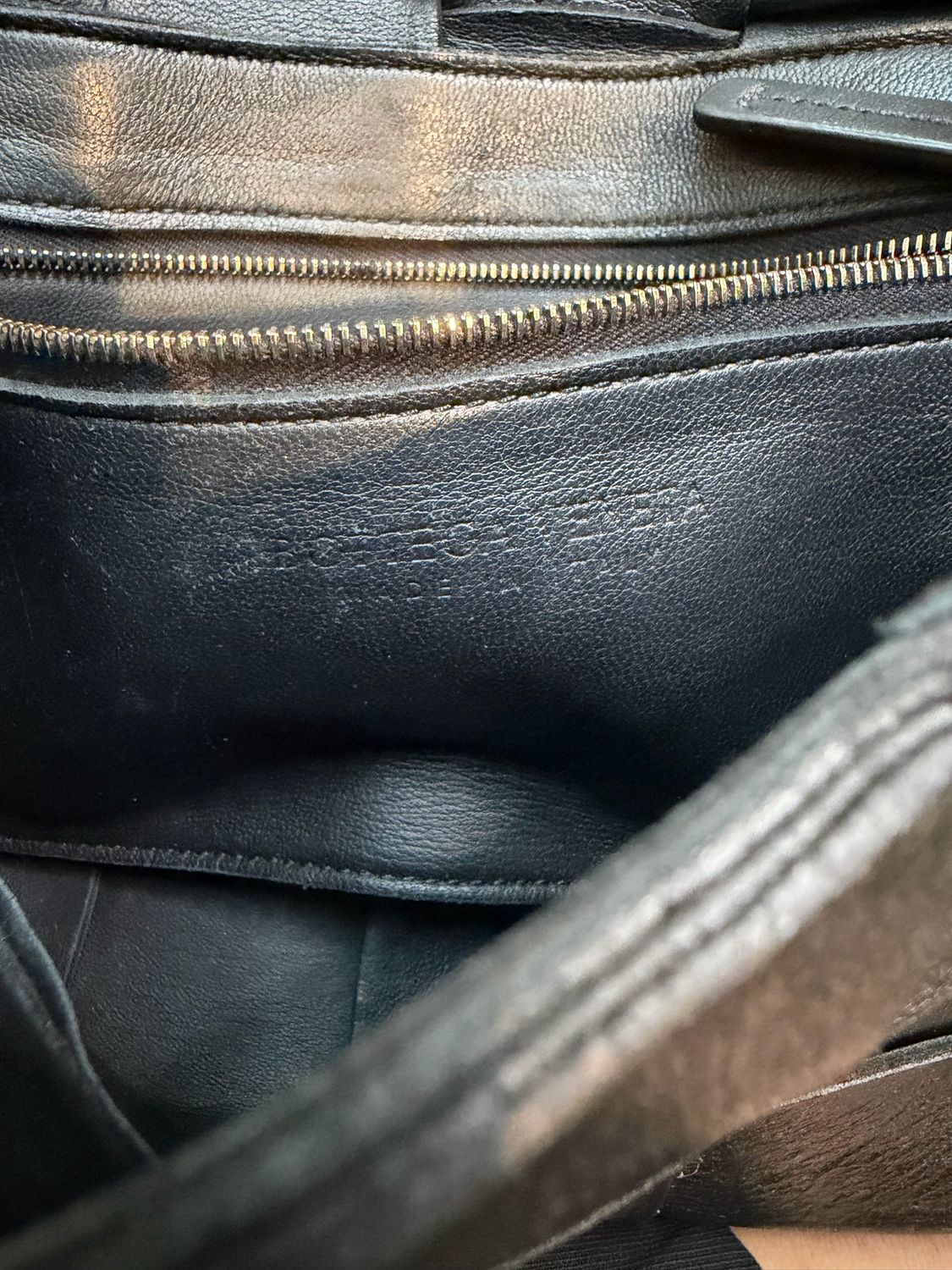 Bottega Veneta Cassette Medium Crossbody Intreciatto Messenger Black