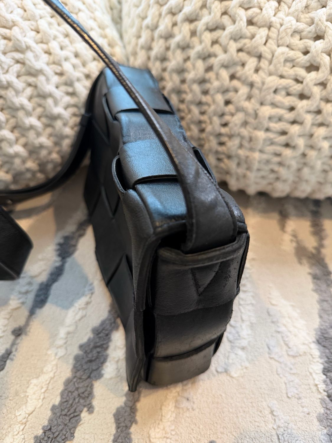 Bottega Veneta Cassette Medium Crossbody Intreciatto Messenger Black