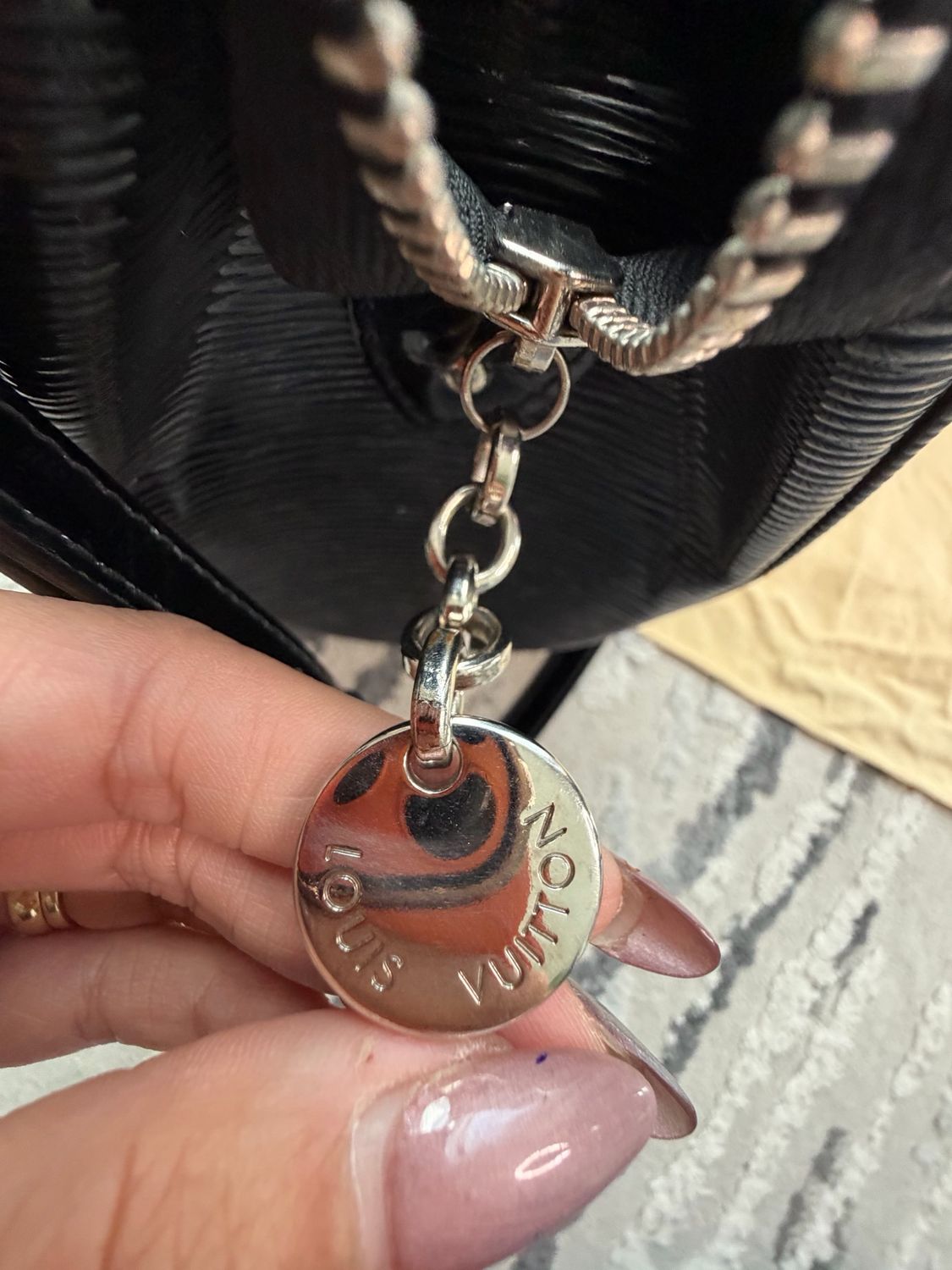 Louis Vuitton Brea Mm Electric Black