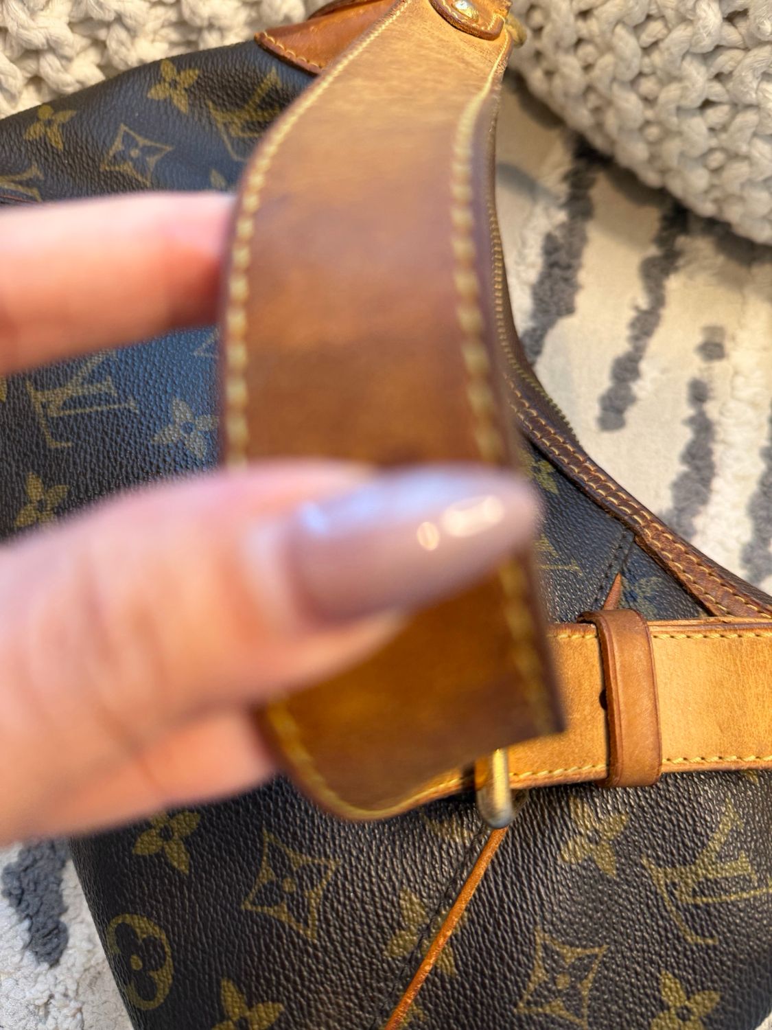 Louis Vuitton Monogram Thames Hobo Shoulder 