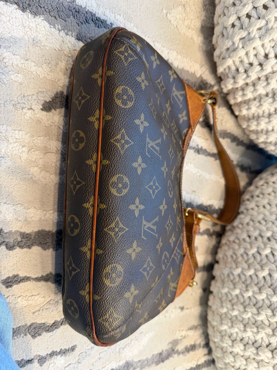 Louis Vuitton Monogram Thames Hobo Shoulder 