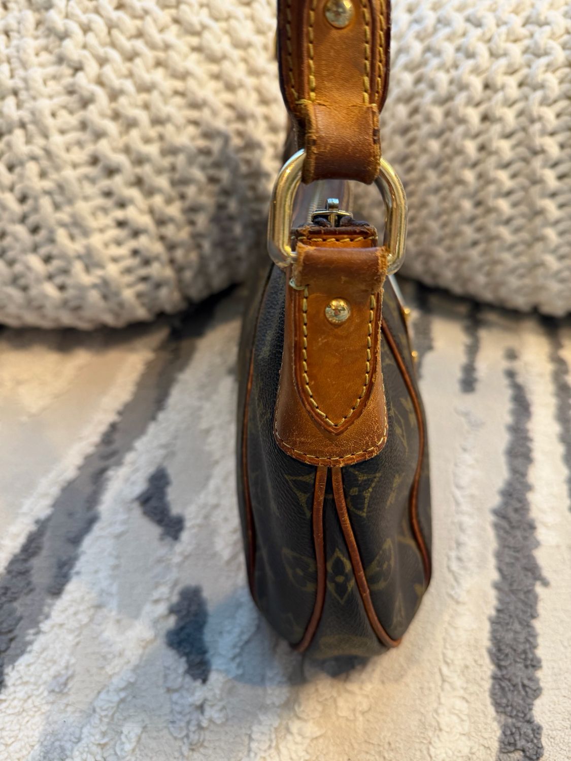 Louis Vuitton Monogram Thames Hobo Shoulder 