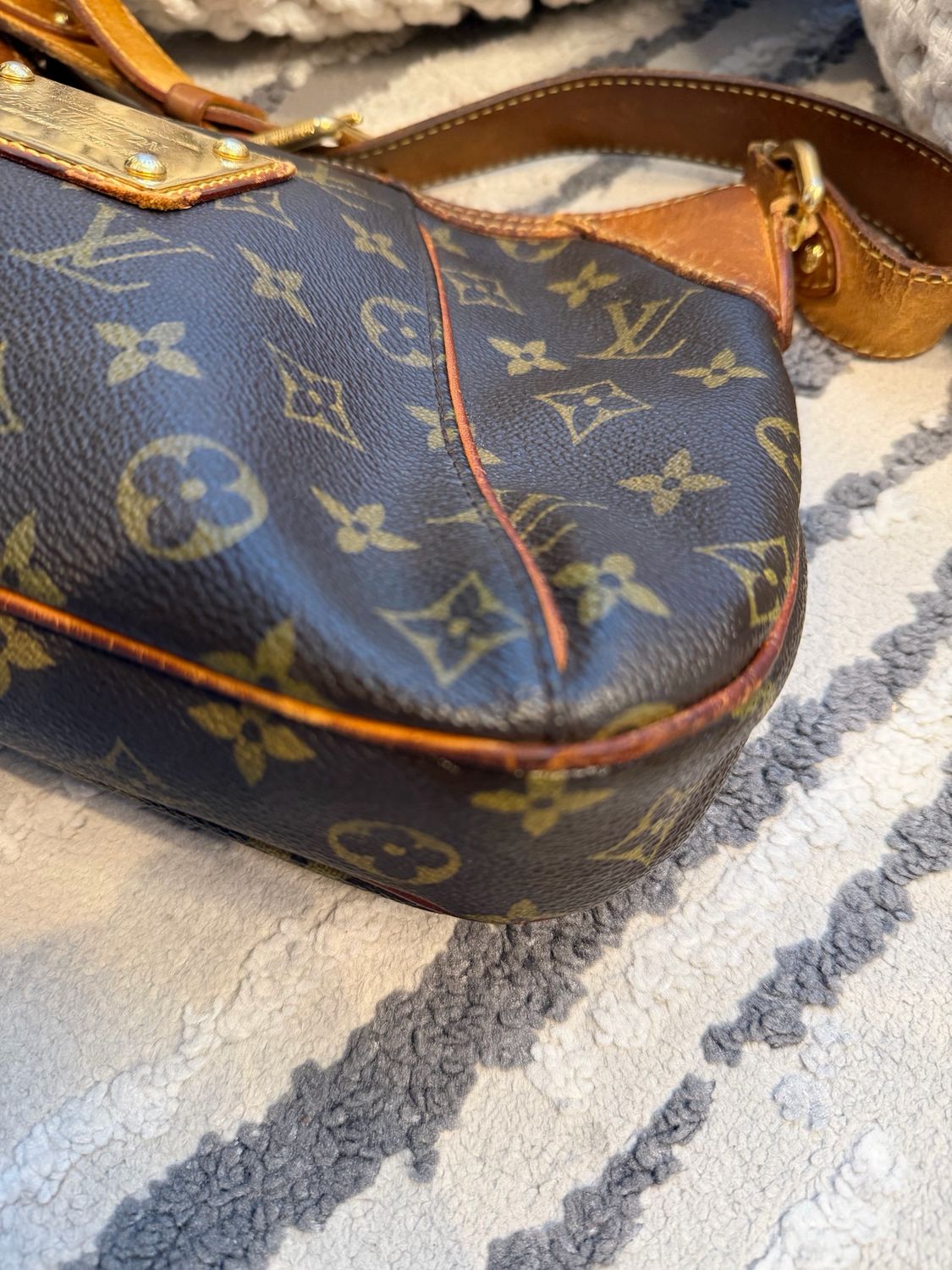 Louis Vuitton Monogram Thames Hobo Shoulder 