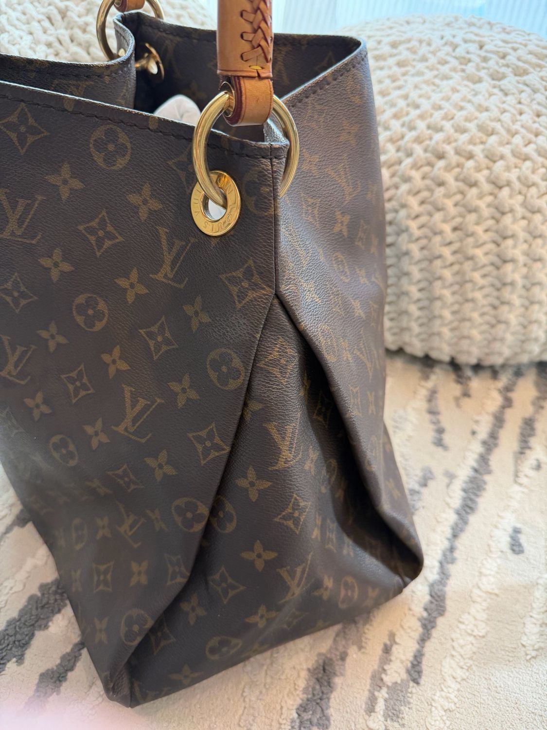 Louis Vuitton Artsy Mm Hobo Shoulder Monogram