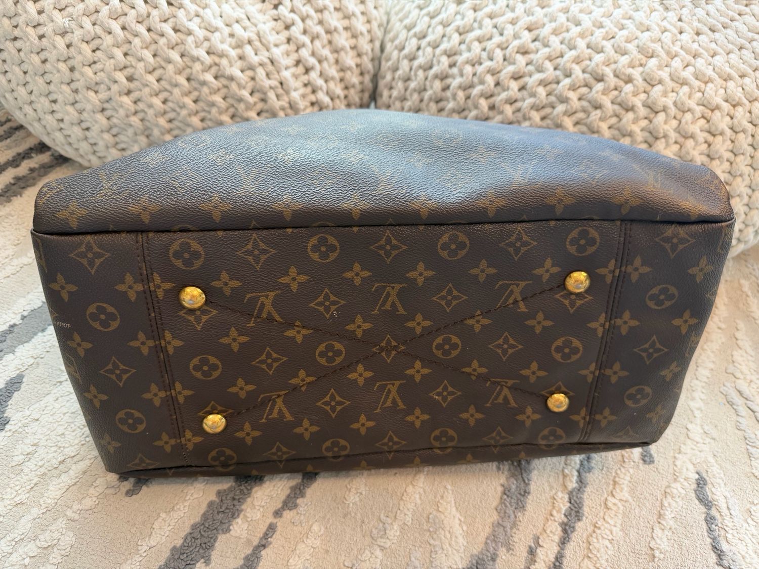Louis Vuitton Artsy Mm Hobo Shoulder Monogram