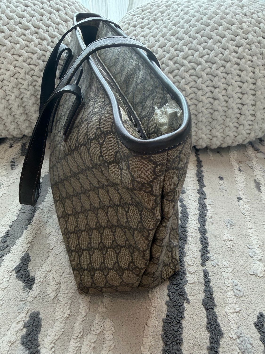 Gucci Supreme Plus Zipper Tote