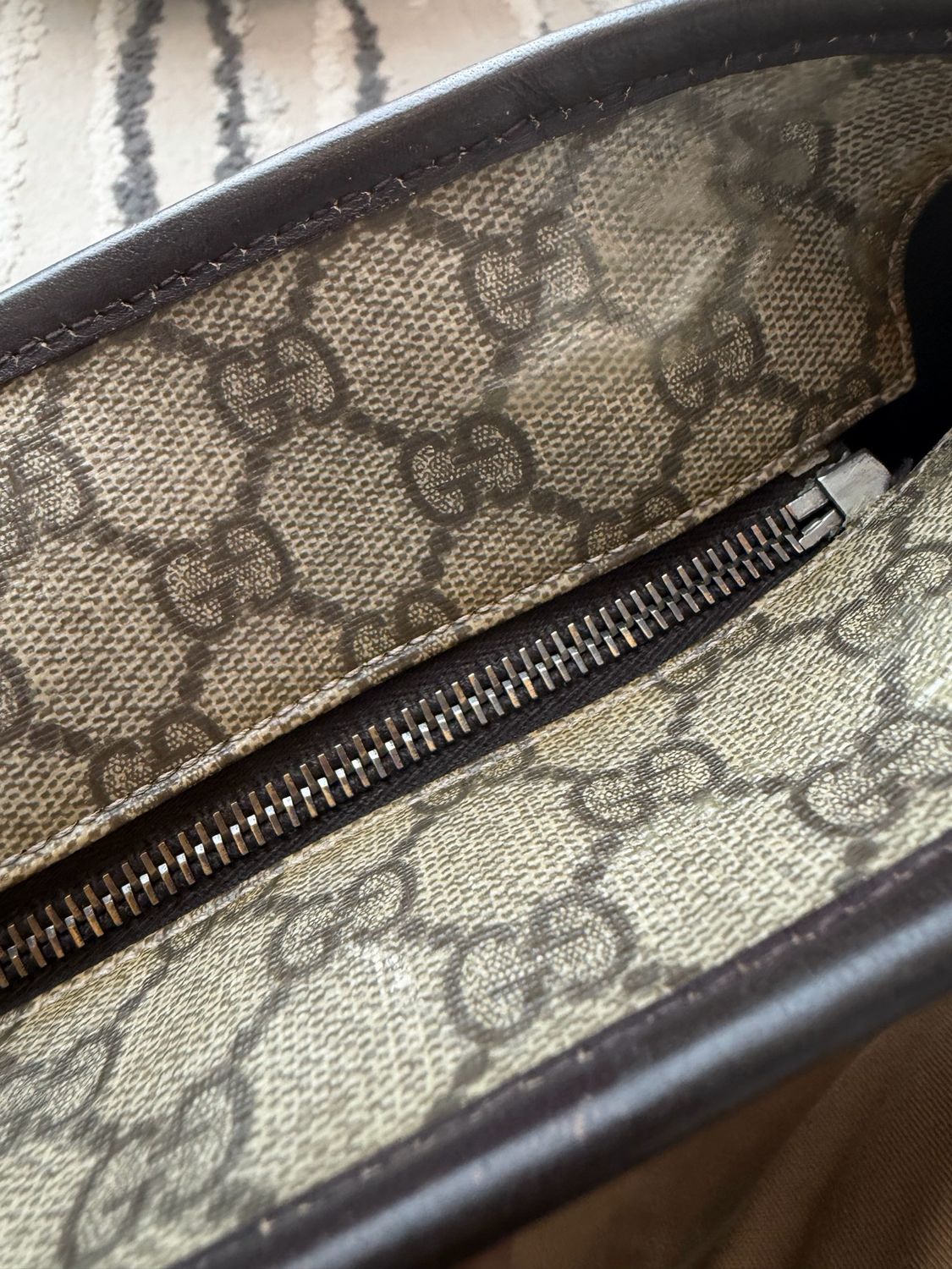 Gucci Supreme Plus Zipper Tote