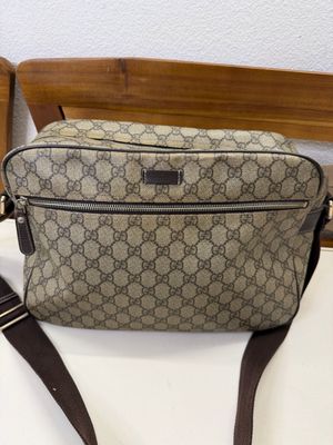 Gucci Monogram Supreme Messenger Crossbody Sling