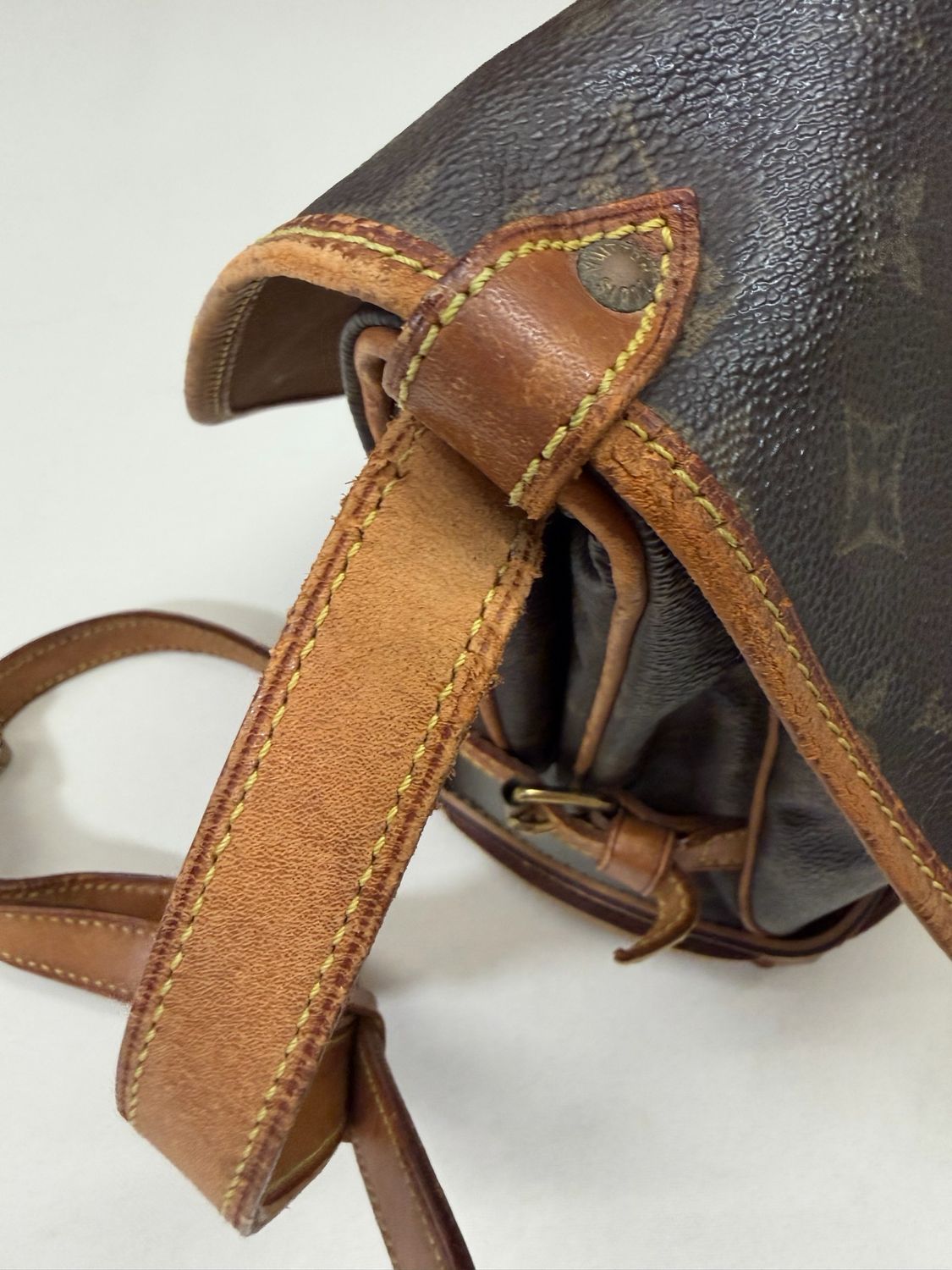 Louis Vuitton Monogram Saumur 25 Messenger Crossbody