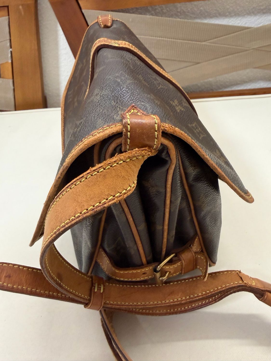 Louis Vuitton Monogram Saumur 25 Messenger Crossbody