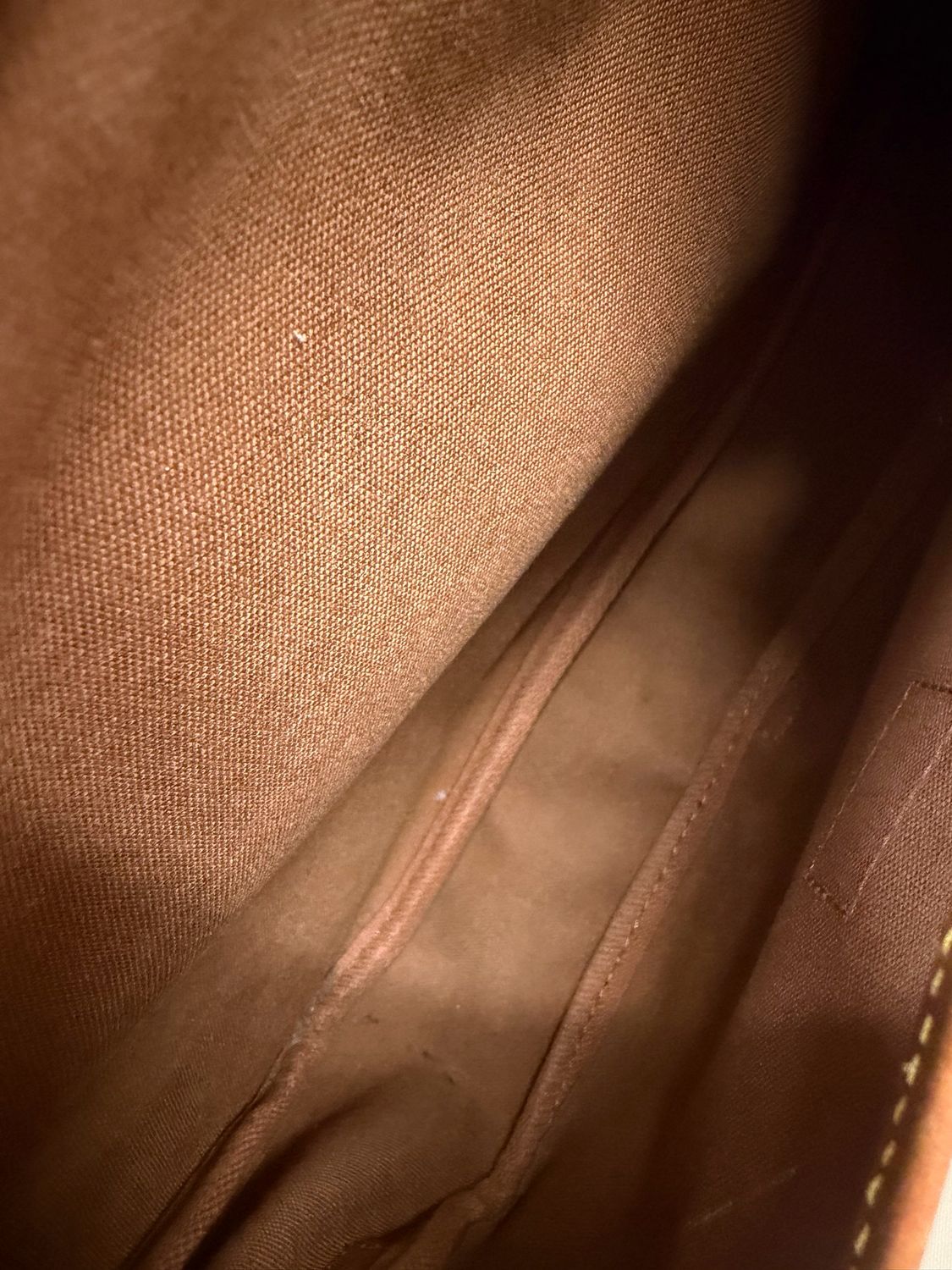 Louis Vuitton Monogram Saumur 25 Messenger Crossbody