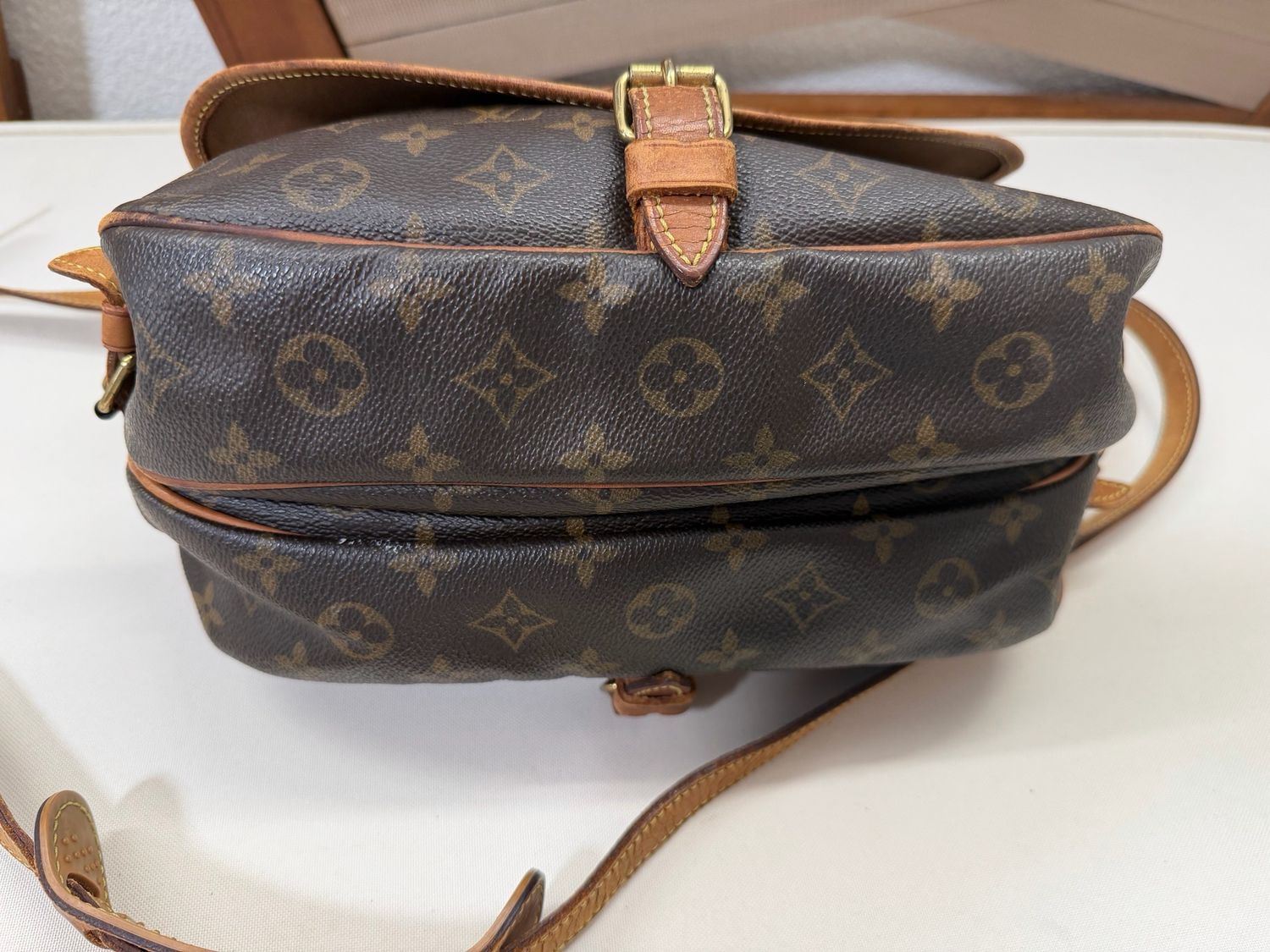 Louis Vuitton Monogram Saumur 25 Messenger Crossbody