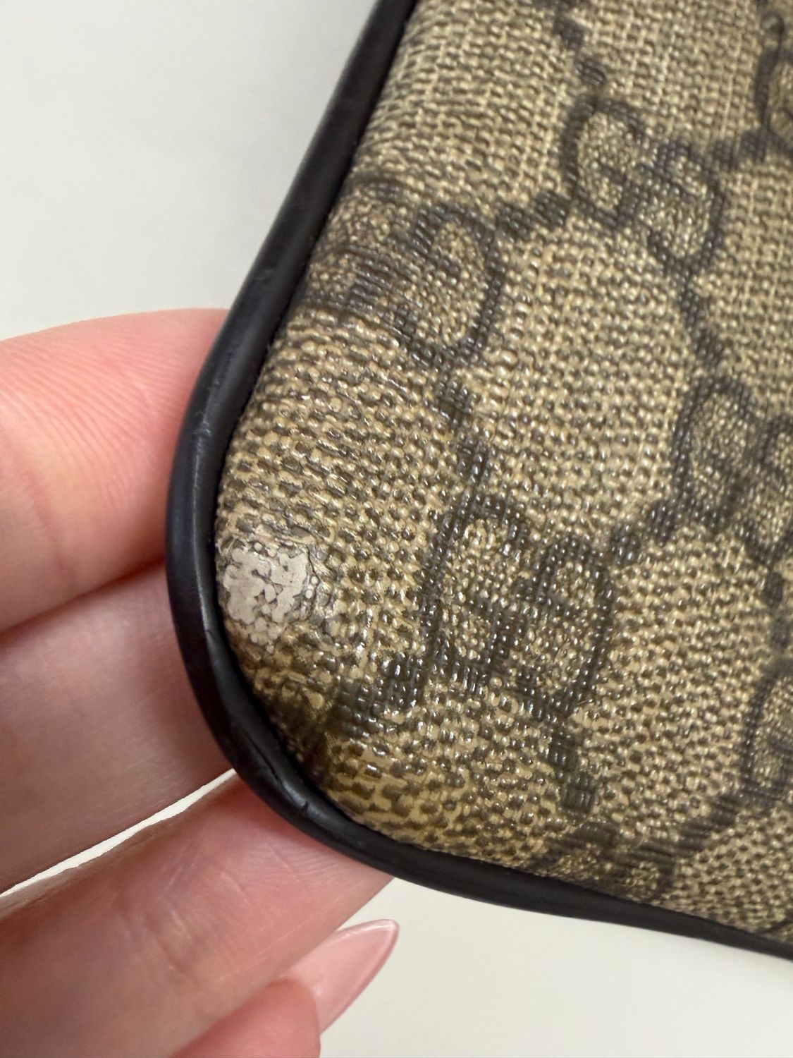 Gucci Supreme Flat Messenger Crossbody Sling