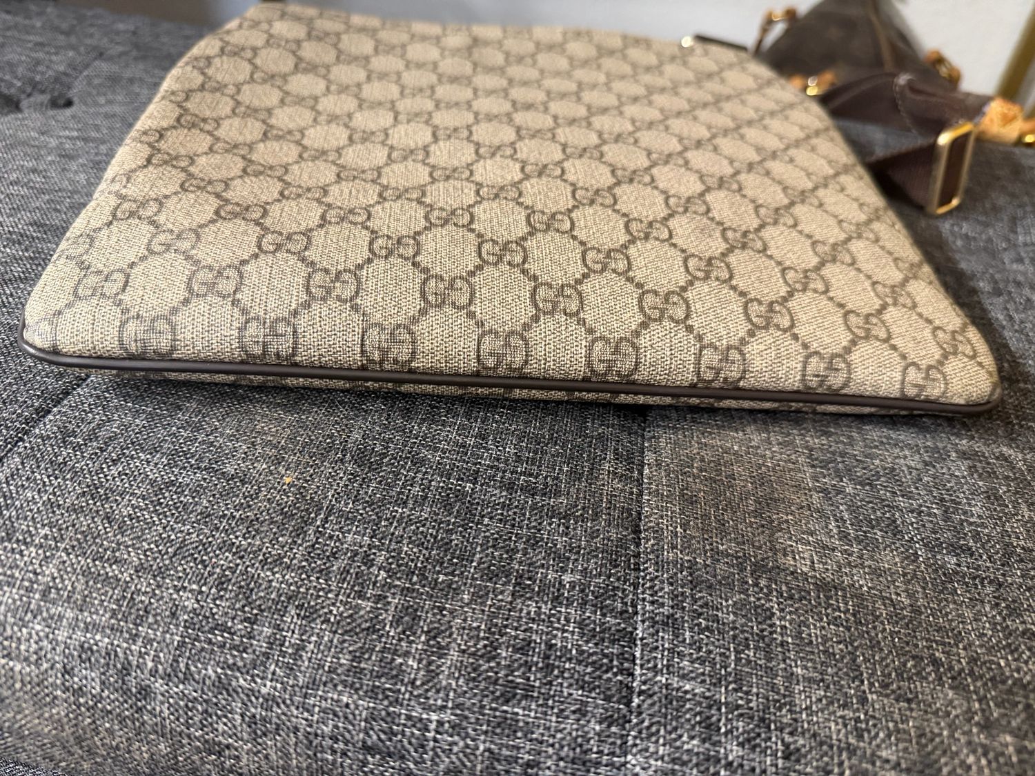 Gucci Flat Front Zipper Messenger Crossbody