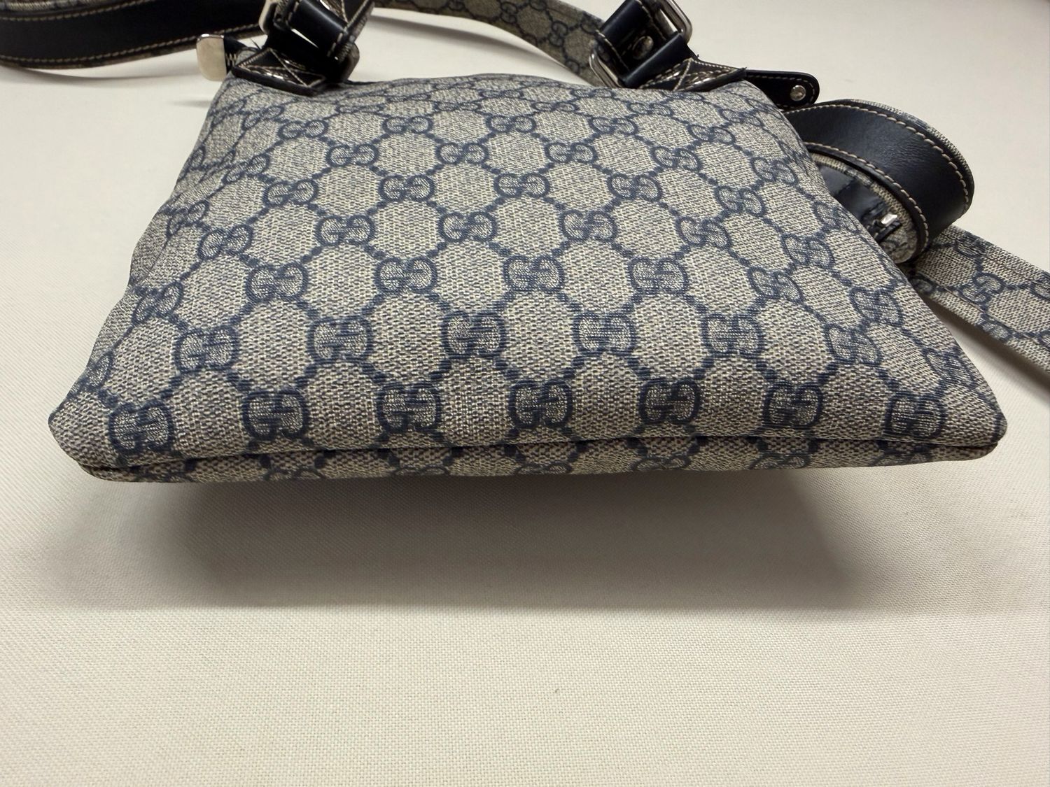 Gucci Supreme Monogram Canvas Web Loop Messenger Small in Navy Blue