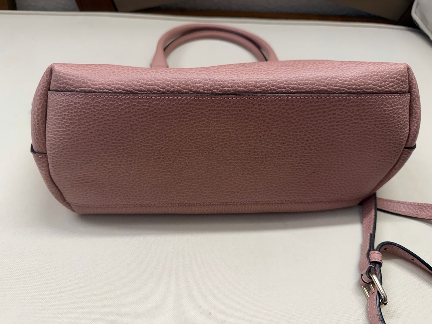 Gucci Pebbled Leather Dollar Interlocking Crossbody Messenger in Pink