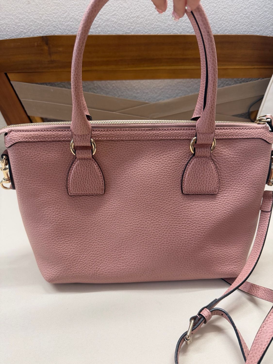 Gucci Pebbled Leather Dollar Interlocking Crossbody Messenger in Pink
