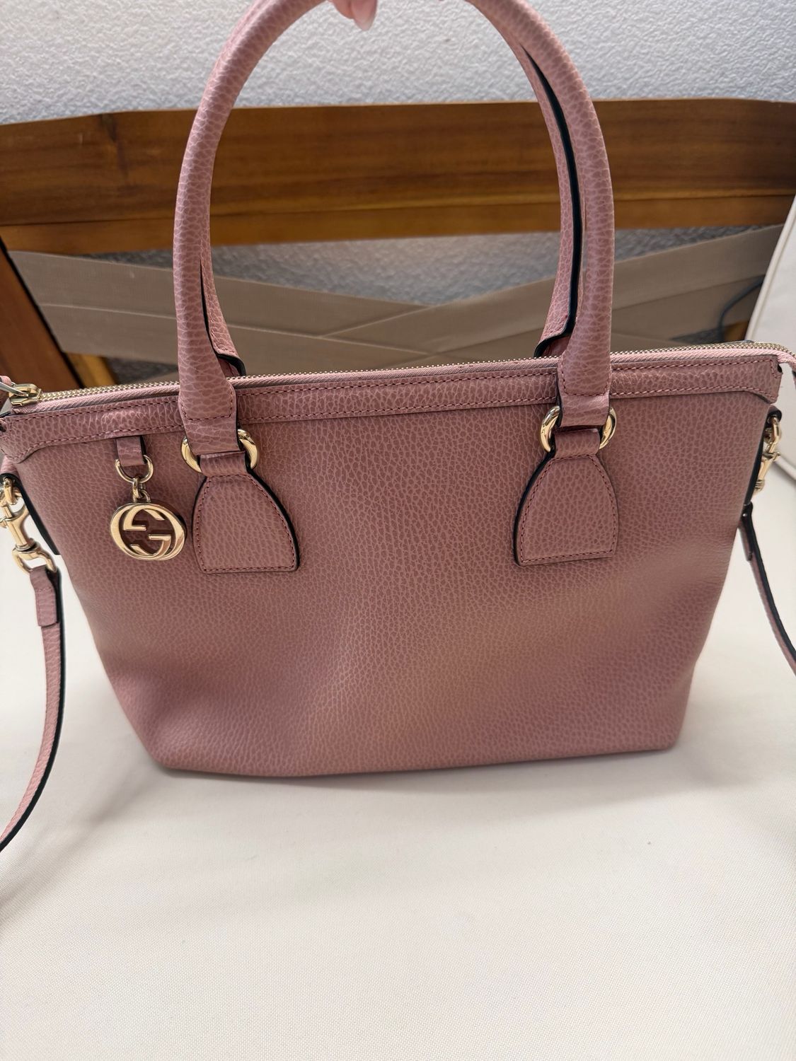 Gucci Pebbled Leather Dollar Interlocking Crossbody Messenger in Pink