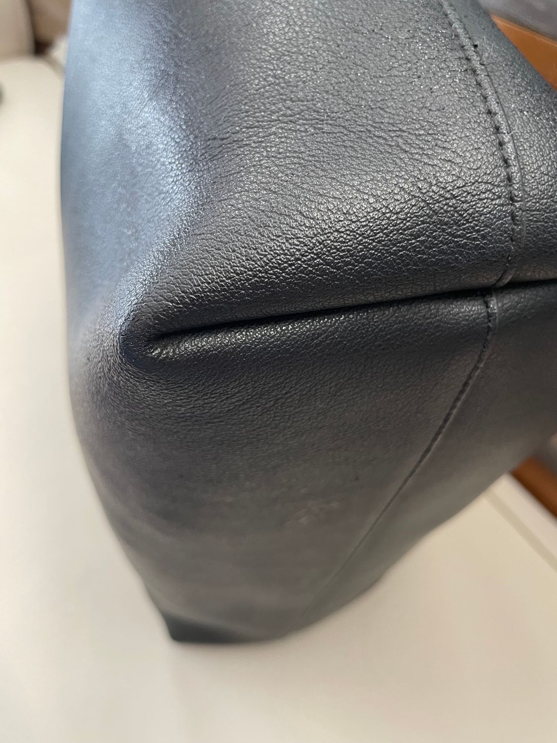 Yves Saint Laurent Calfskin Shopping Tote With Pouch in Black