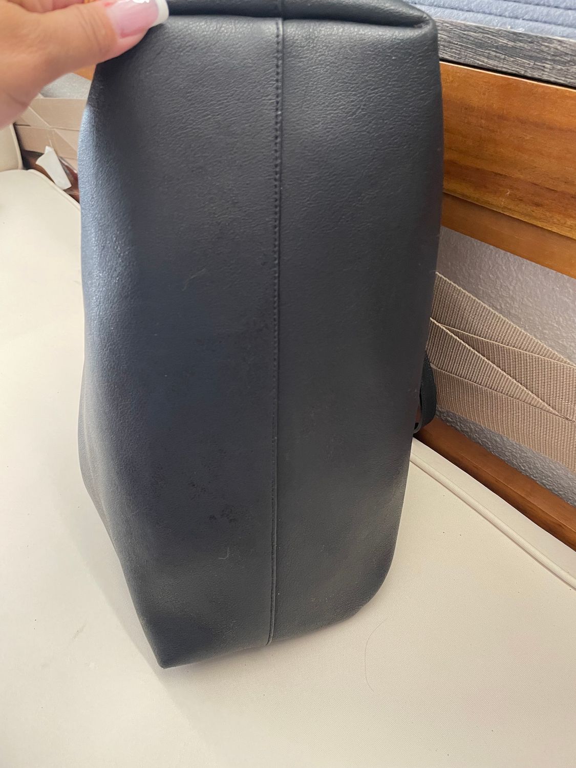 Yves Saint Laurent Calfskin Shopping Tote With Pouch in Black