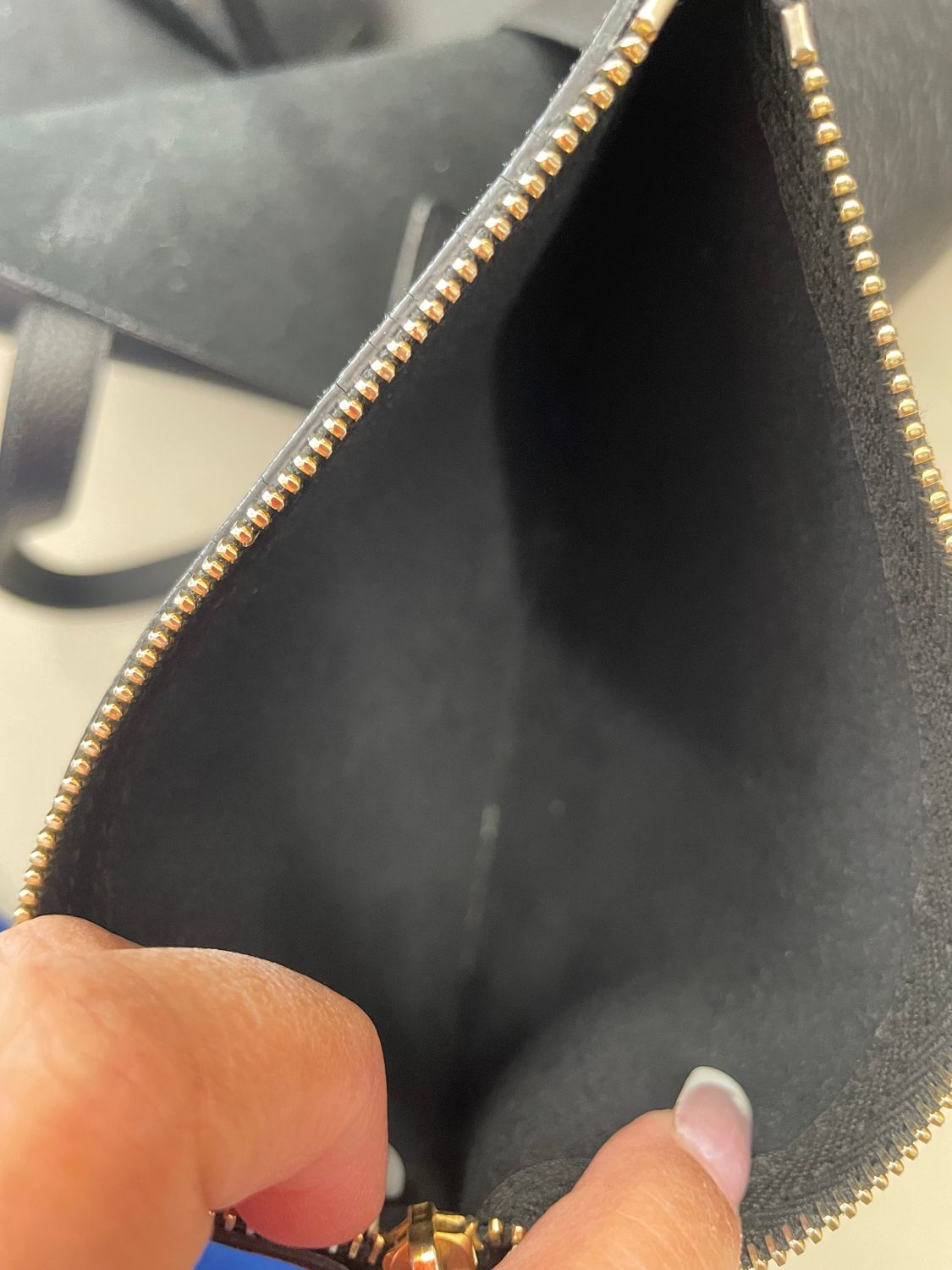 Yves Saint Laurent Calfskin Shopping Tote With Pouch in Black