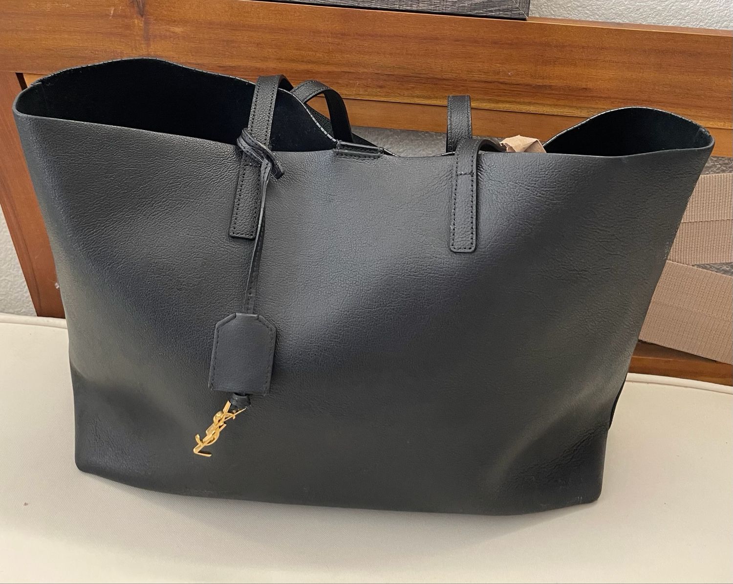 Yves Saint Laurent Calfskin Shopping Tote With Pouch in Black