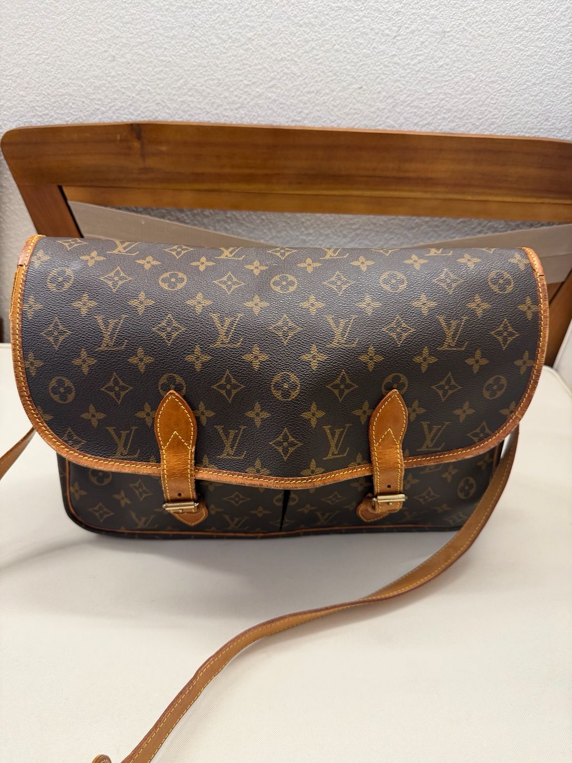 Louis Vuitton Messenger Sac Gibeciere Gm Messenger